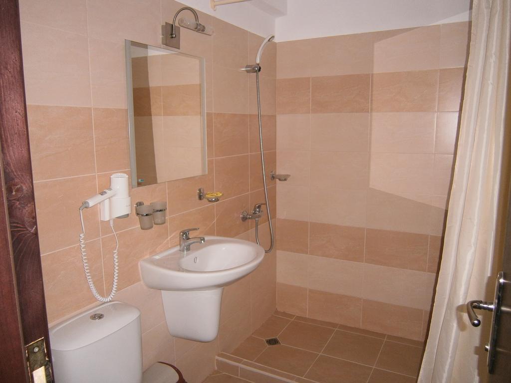Ariana Hotel Kiten  Habitación foto